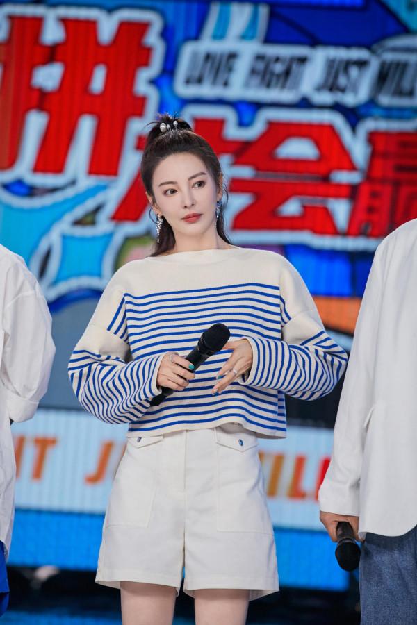 戀愛後的張雨綺也太粉嫩了！穿泡泡袖連衣裙，簡直就是人間水蜜桃