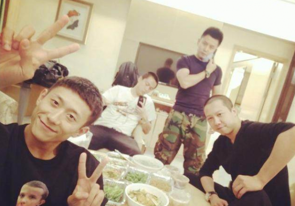 明星為拍美照太拼了,高圓圓跪地上,楊冪用吹風機,我只服張一山 明星為拍美照太拼了,高圓圓跪地上,楊冪用吹風機,我只服張一山