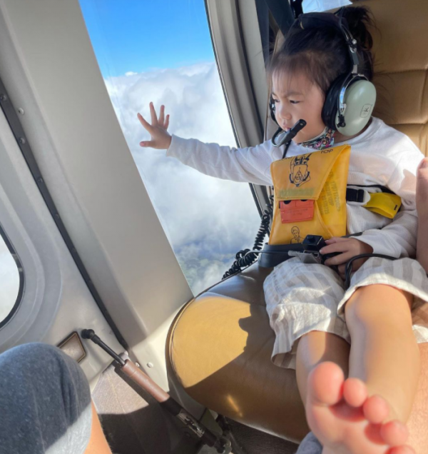 一把椅子價值360萬，出遊坐私人飛機，明星們的奢靡生活超乎想象