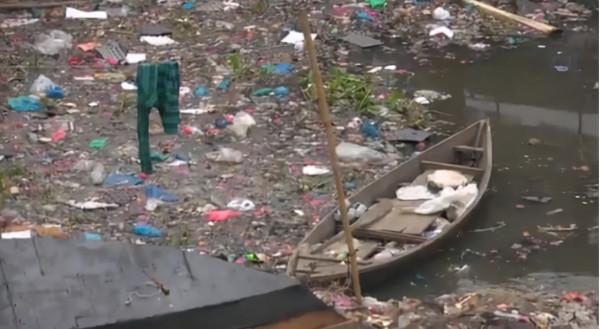 孟加拉國首都變成垃圾廠,生命之後裡沒有一條活魚 孟加拉國首都變成垃圾廠,生命之後裡沒有一條活魚