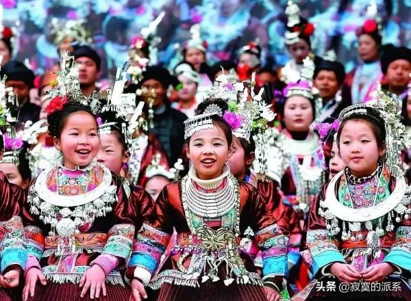 中國最後的&OpenCurlyDoubleQuote;原始部落&rdquo;，盡毀滅於火中