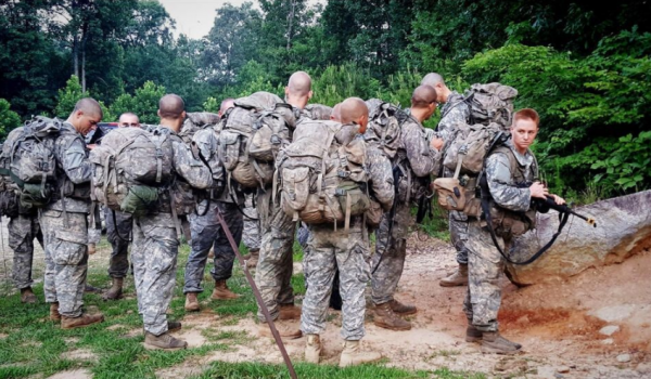 美國陸軍45萬人，擁有10個主力師，那一個師到底有多少兵力？