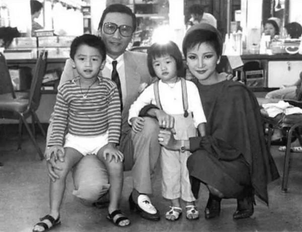 謝霆鋒：父母早年離異，他也離婚了，對兩個兒子有愧疚