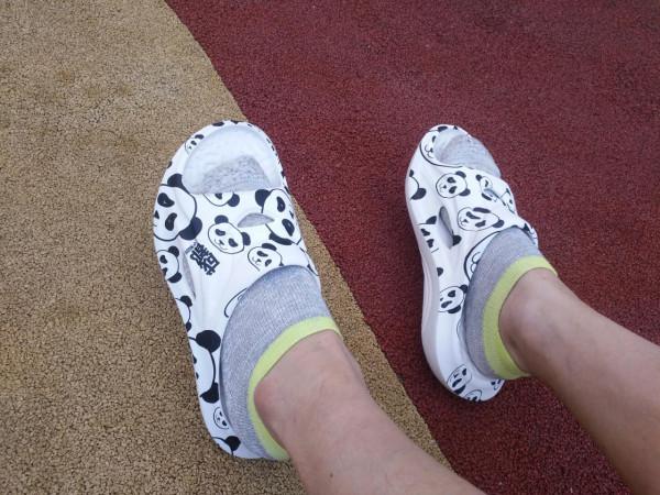 跑後恢復緩解雙腳疲勞,咕咚舒緩運動拖鞋 跑後恢復緩解雙腳疲勞,咕咚舒緩運動拖鞋