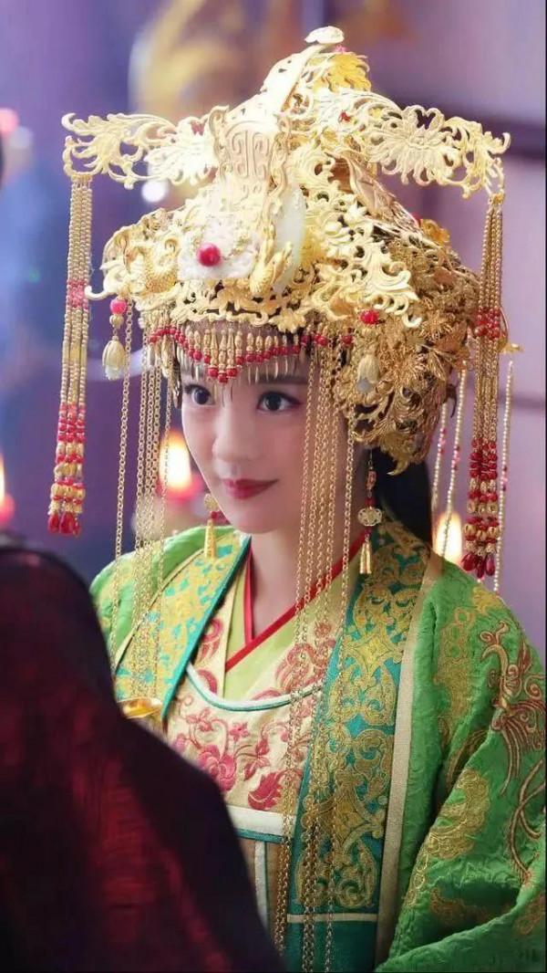 盤點那些戴鳳冠霞帔,絕色美人,有你喜歡的嗎 盤點那些戴鳳冠霞帔,絕色美人,有你喜歡的嗎