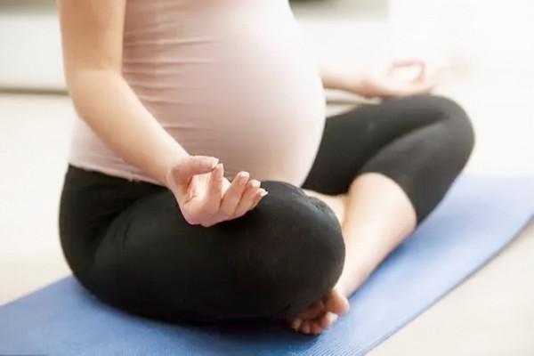 她拒絕減胎，冒著風險產下4胞胎，今全家幫忙帶娃的場景讓人羨慕