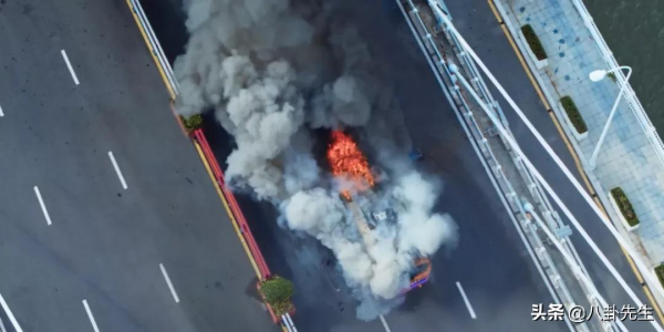 《開端》原來是這樣拍出來的？公交車外全是螢幕，為真實燒三輛車