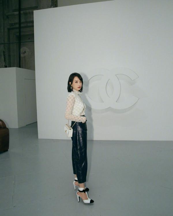 宋茜真的很會搭配，穿皮褲看著很年輕，不像大了木村光希16歲