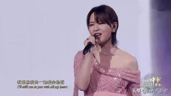 中秋晚會女星鏡頭:劉詩詩古裝搶眼,薇婭儀態絕,歐陽娜娜小清新 中秋晚會女星鏡頭:劉詩詩古裝搶眼,薇婭儀態絕,歐陽娜娜小清新