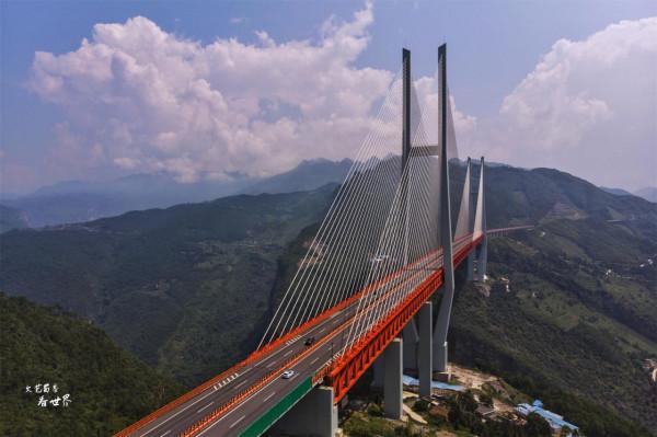 你知道世界上最長和最高的橋樑在哪嗎？都在中國，它們震驚了世界