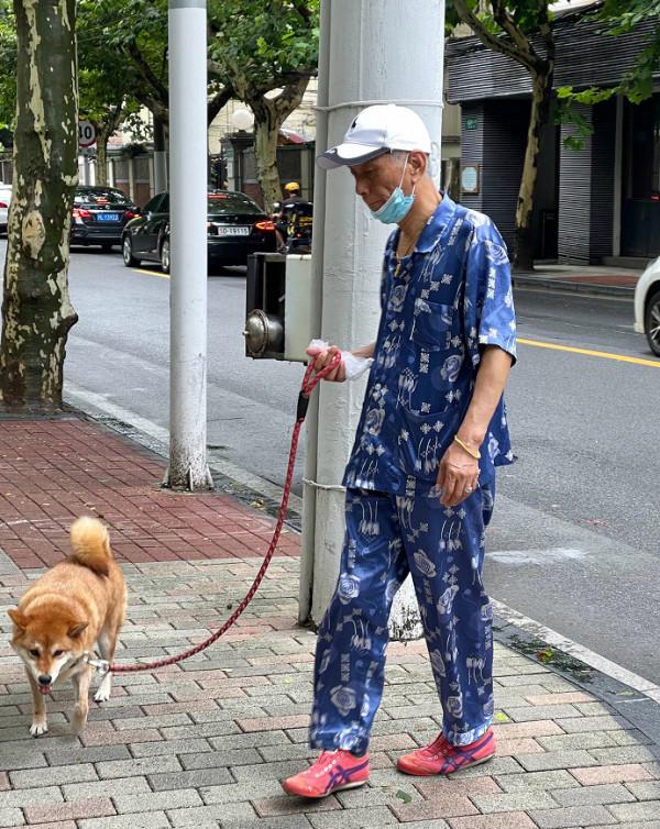 上海大爺愛穿什麼鞋？國貨飛躍回力、日本亞瑟士，比皮鞋香太多