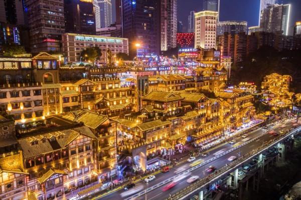 打卡網紅景點，也要警惕網路奔現遇“照騙”