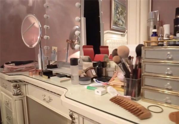 95後上海姑娘185㎡獨居之家：2室2廳住下一人兩貓，3梯1戶太愜意