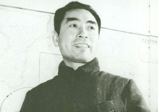 1955年授銜，林彪對劉亞樓的軍銜感到不滿，為他出頭建議授予大將