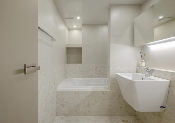 三口之家的106㎡學區房，屋主每天收拾乾淨，看著舒適住著也很爽