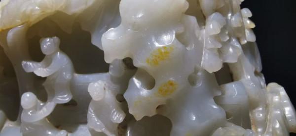 清乾隆工玉山子