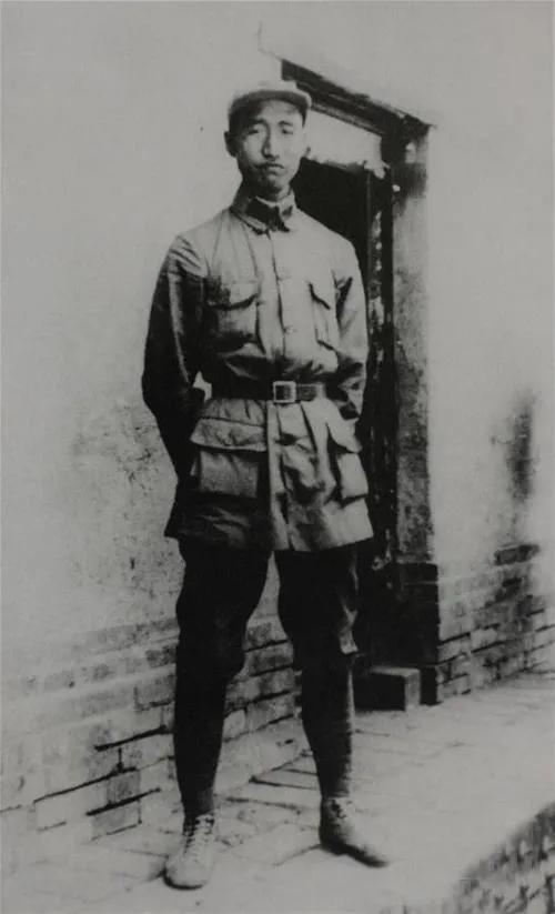 1976年，華國鋒成為軍委主席後，中央設立的5位副主席都是誰？