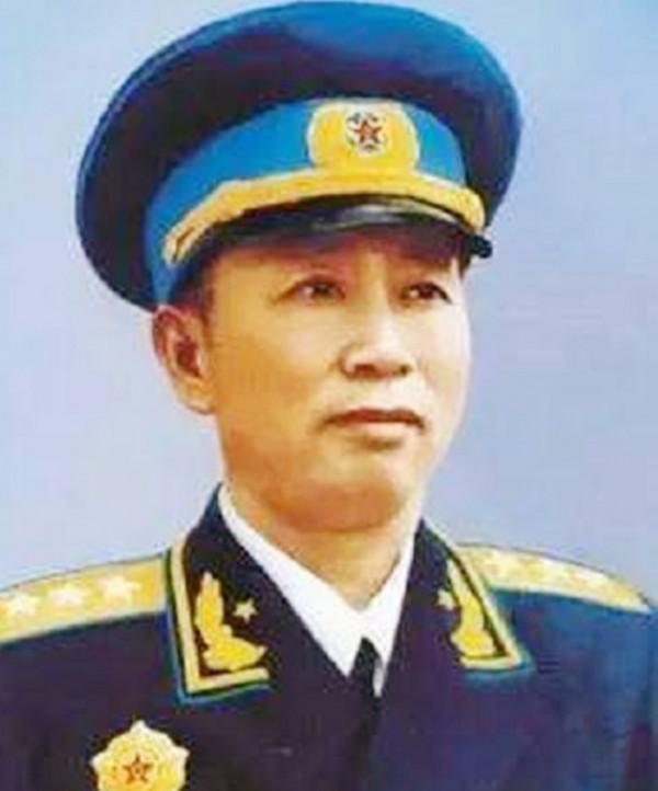 開國上將劉亞樓臨終之際，讓妻子改嫁他人，妻子聽後怎麼選擇？