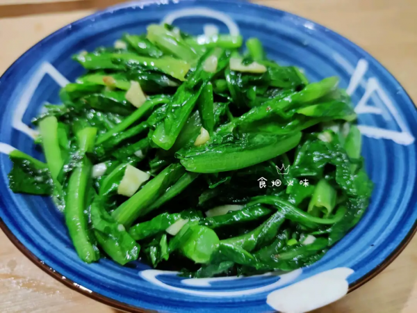 這才是油麥菜最好吃的做法，香味十足口感爽脆，一出鍋全家搶著吃