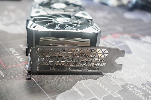 桌面上的武直&mdash;&mdash;5800X&plus;索泰3080天啟&plus;TT阿帕奇MINI機箱裝機