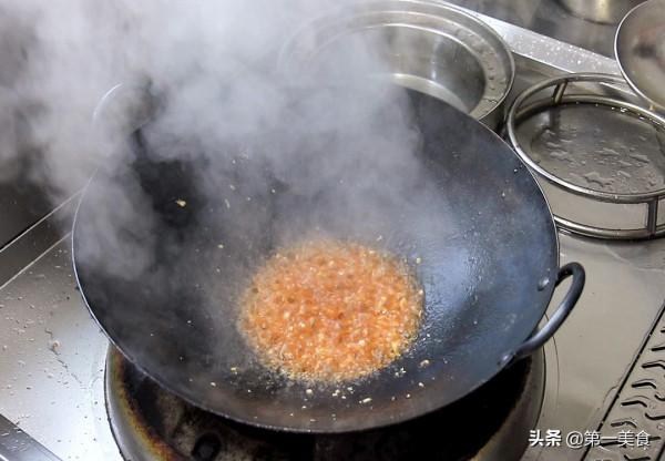 豆腐怎麼煎不粘鍋不破碎，廚師長分享小技巧，外酥裡嫩，表皮金黃