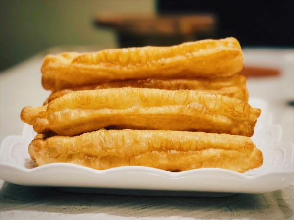 炸油條用放酵母嗎?教你正確的做法,出鍋金黃酥脆,放涼了也不硬 炸油條用放酵母嗎?教你正確的做法,出鍋金黃酥脆,放涼了也不硬