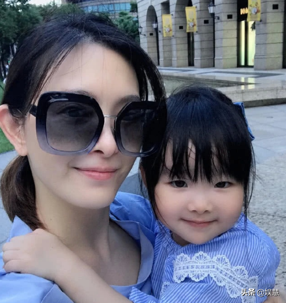 痴情男辛龍“雙雙節”思念亡妻，時隔18個月仍未走出劉真去世陰霾