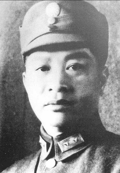 1992年鄧小平到深圳視察，握著一位企業家的手問：你是葉家老二嗎