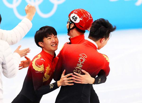三次反超，很是生猛！中國隊短道速滑5000米接力，李文龍表現出色