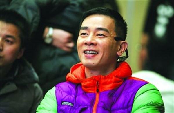 陳小春應採兒的相處方式,結婚十多年,還是那麼的喜歡對方 陳小春應採兒的相處方式,結婚十多年,還是那麼的喜歡對方