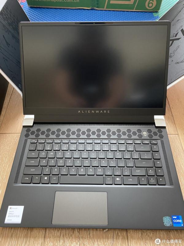 致我們終將逝去的青春！奔五的年紀狠心開箱外星人x15R1