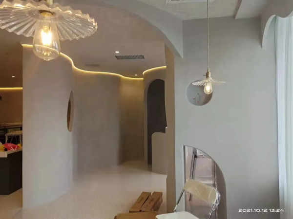 不拘一格的仿清水混凝土,簡單中的精細考究 不拘一格的仿清水混凝土,簡單中的精細考究