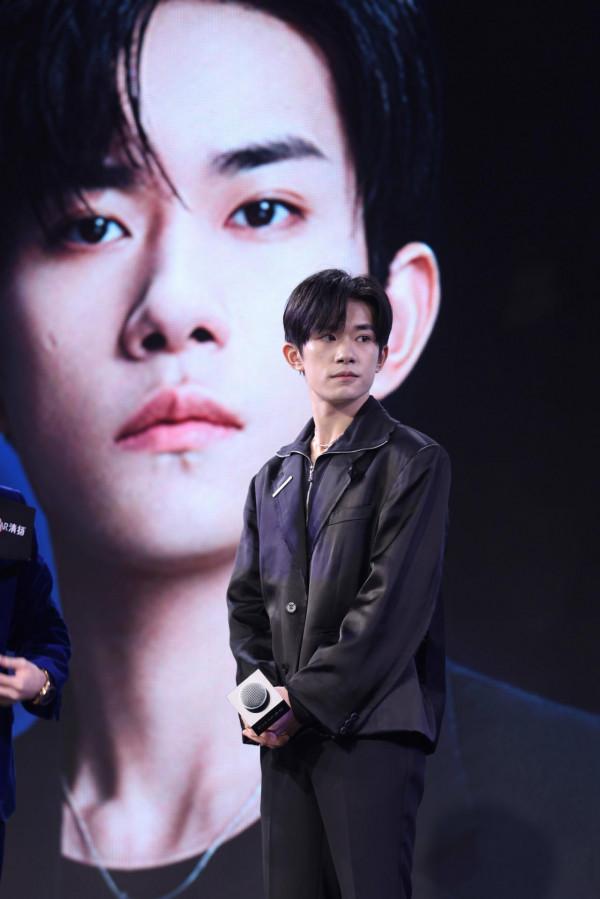 易烊千璽未來想挑戰超級長髮