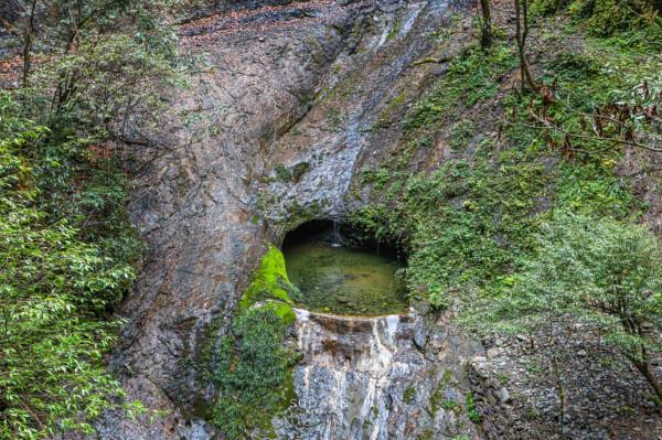 &OpenCurlyDoubleQuote;湖北西大門&rdquo;有多神秘？北緯30度的原始森林中，相傳有巴神洞