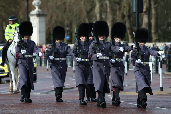 英國女王登基70週年 蘇格蘭衛隊白金漢宮前舉行換崗儀式