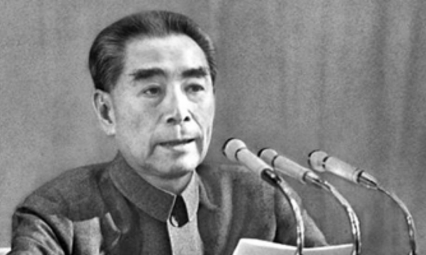 南海艦隊截獲一封情報，周恩來看後深吸一口氣，連忙給葉帥打電話