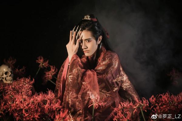 《眼裡餘光都是你》飆升榜第一，男二“曹評”比男主羅正還帥