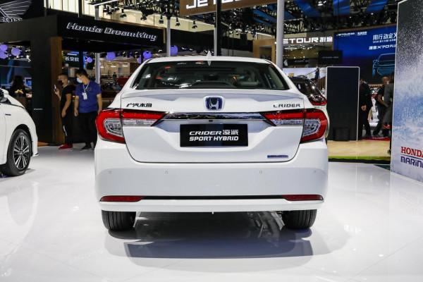 混動車本田凌派，本田的一款中檔車，綜合油耗低至4.0升