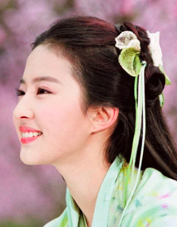 劉亦菲新造型一改往日風格,藍綠色睫毛,冷豔感十足 劉亦菲新造型一改往日風格,藍綠色睫毛,冷豔感十足