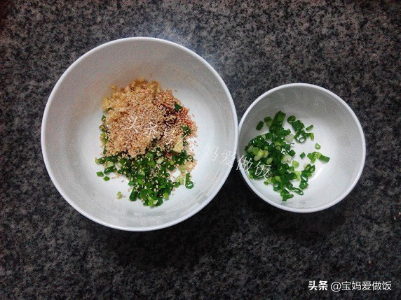 好好吃的番茄酸辣湯餃，湯底濃郁，一碗下肚渾身熱乎