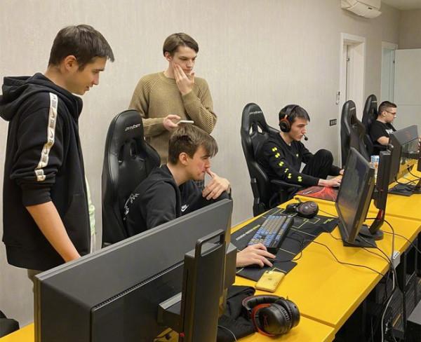 Dota2-Zhou神聊TI10：YATORO發揮比Ame好，說是開掛的就很離譜