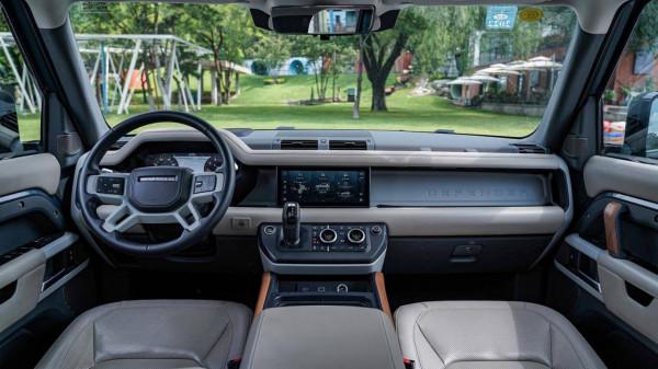 骨子裡透露著硬派氣息!試駕路虎衛士110,成年人的“大玩具” 骨子裡透露著硬派氣息!試駕路虎衛士110,成年人的“大玩具”