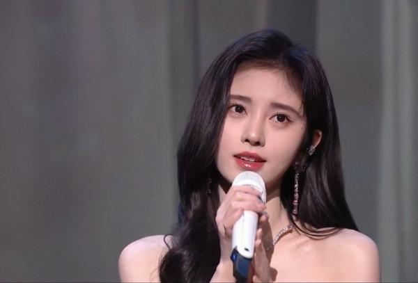 芒果年貨節：twins胖成姨，鞠婧禕半永久妝發，蔡徐坤霸氣開演