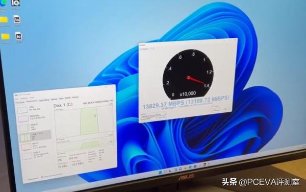 英特爾展示PCIe 5.0 SSD跑分,XMG推出外接水冷筆記本 英特爾展示PCIe 5.0 SSD跑分,XMG推出外接水冷筆記本