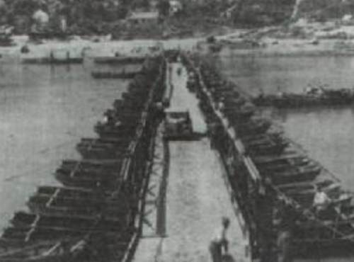 12歲少年被賣國外，娶白人美女，今後代800多人，形成“中國村”