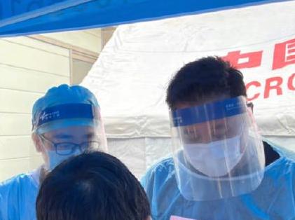 昔日影帝淪落街頭擺攤！港娛為何會跌落神壇？TVB薪資成罪魁禍首