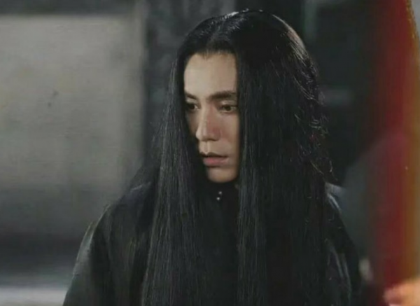 求求男演員不要再披頭散髮了，“黑長直”不是人人都能駕馭的