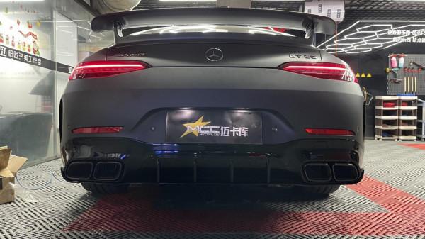 蘋果樹的徽章，賓士GT50改裝GT63 S先型特別版包圍、黃色安全帶