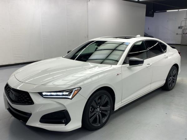 新款謳歌TLX曝光，配燻黑套件，2.0T動力+後驅，比寶馬3系運動