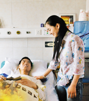 歌手叢飛捐光300萬，得病卻無人問津，愛女成孤兒如今怎麼樣？